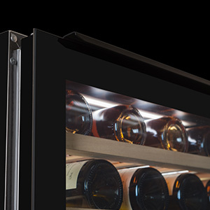 Winiarka do zabudowy Avintage AVU51D82