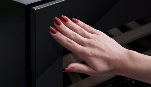 Winiarka do zabudowy BERG BRGSW24