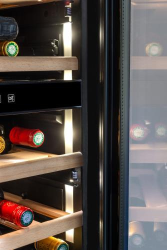 Winiarka do zabudowy Avintage AVI72PLATINUM