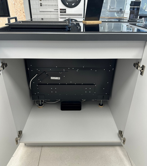 Wyprzedaż ekspozycji! Okap blatowy typu downdraft zintegrowany z płytą indukcyjną Novy Panorama Pro 90 1821 z ekspozycji