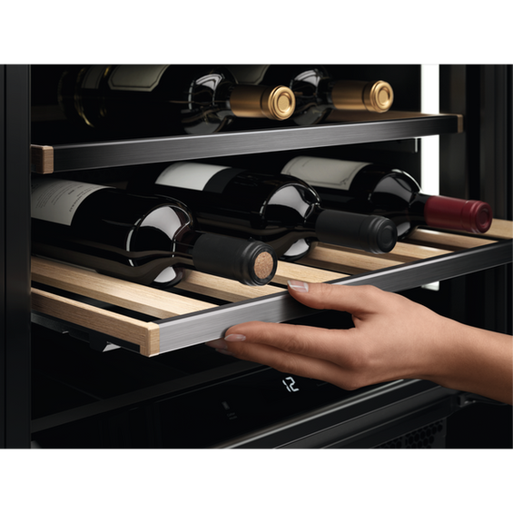 Winiarka Electrolux EWUS040B8B