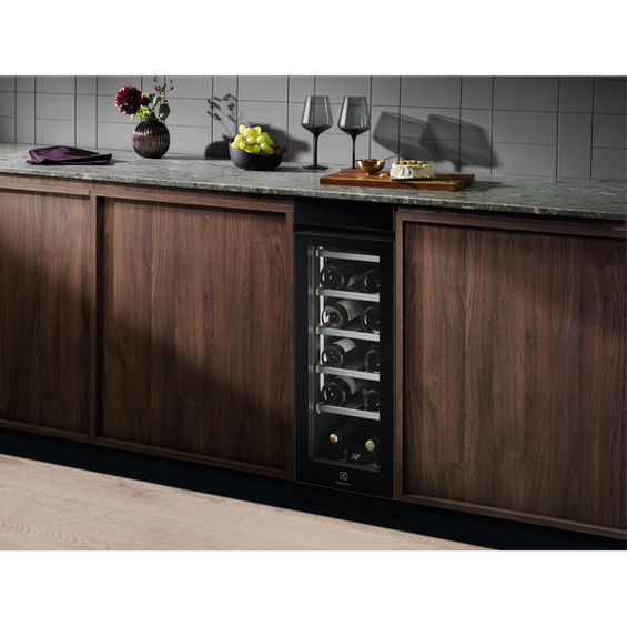 Winiarka Electrolux EWUS018B7B