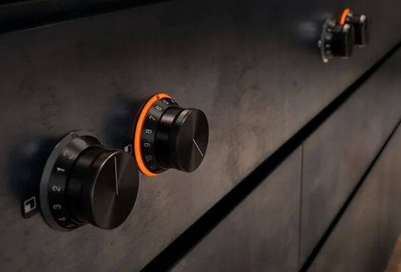 Grill elektryczny Vario Gaggenau VR414115 CKR420000 stalowa rama czarne pokrętła