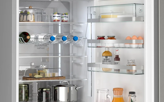 Lodówka z dolnym zamrażalnikiem wolnostojąca Siemens KG39NAIBT