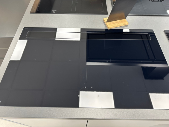 Wyprzedaż ekspozycji! Okap blatowy typu downdraft zintegrowany z płytą indukcyjną Novy Panorama Pro 90 1821 z ekspozycji